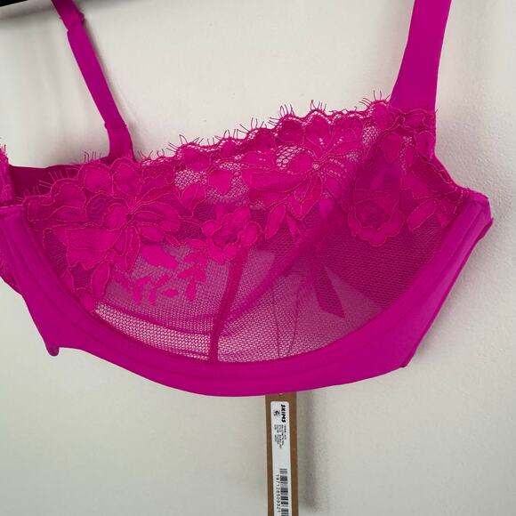 SKIMS Femme Lace Balconette Bra in Fuchsia - Picture 3 of 5